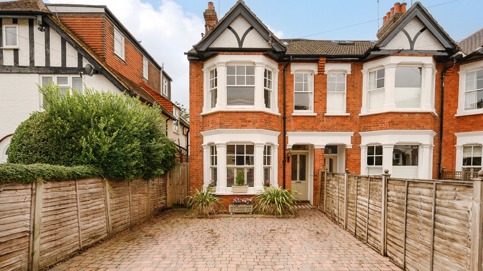 4 bedroom house for sale in Leigh Road, Cobham, KT11 2LD Grosvenor